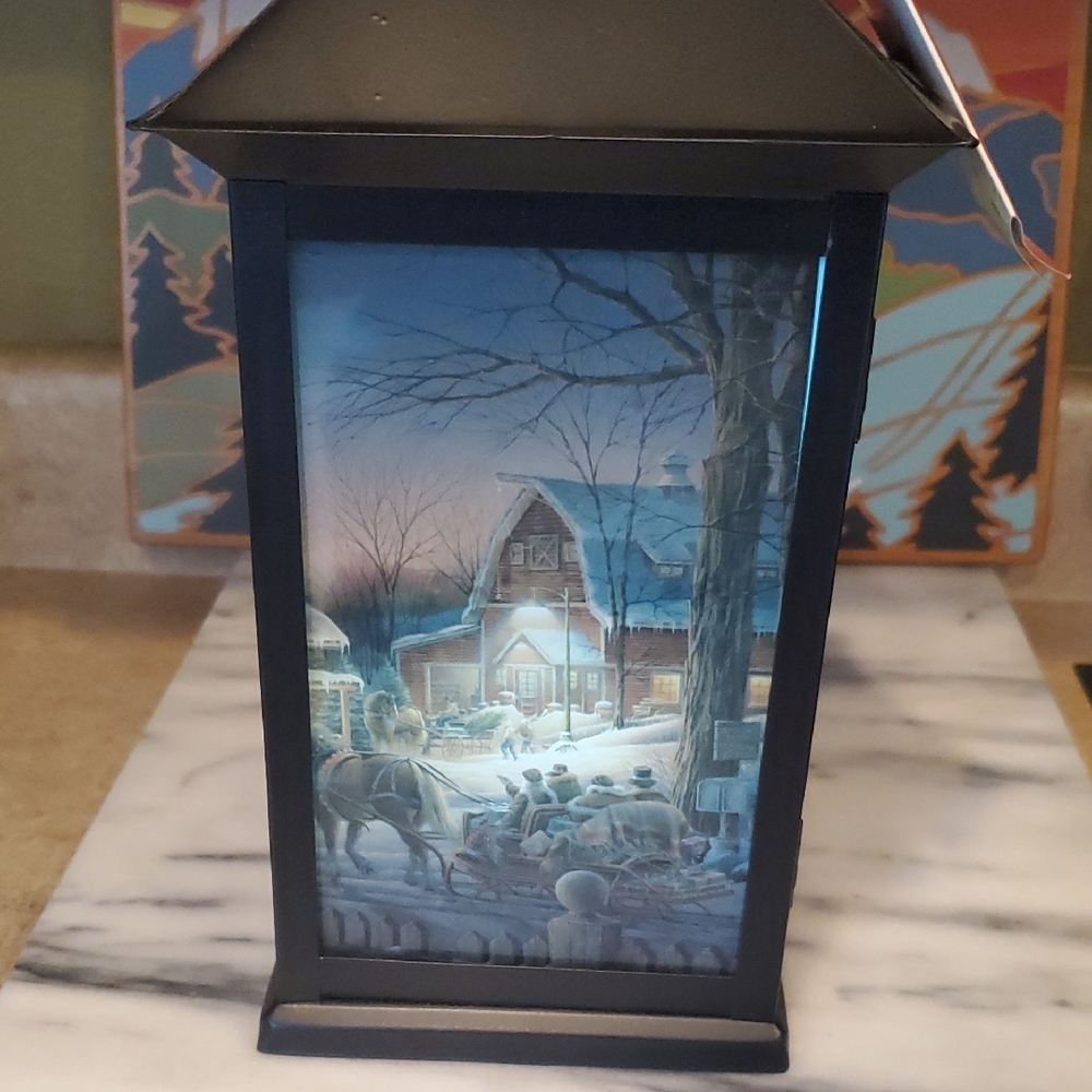 Terry Redkin Black Lantern with Winter Scene And Flameless Lighting - Picture 5 of 6